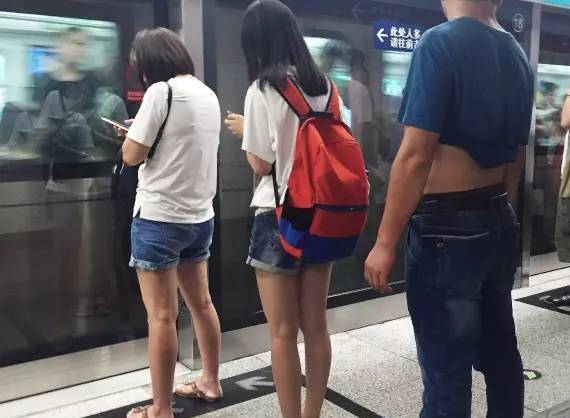 揭北京地铁一号线色狼4分钟摸4女 建QQ群直播猥亵行为