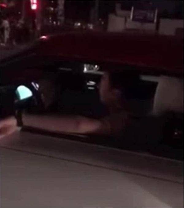 红绿灯等待偶遇王思聪搭讪 遭遇王思聪王之蔑视