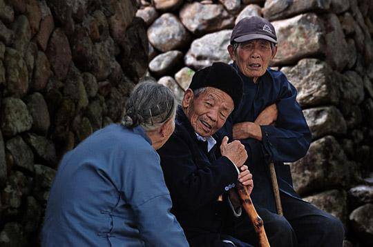 奶奶盼孙心切接孙子回老家过暑假被拒 原因是没有WiFi和手机
