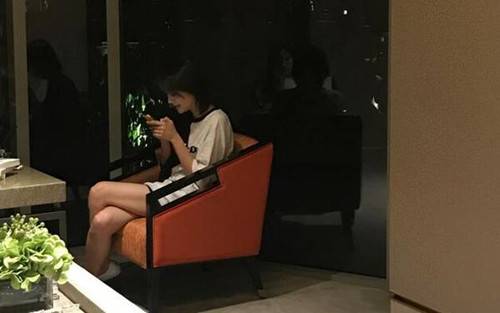 郑爽气愤回应新书找人代写 感叹物是人非对张翰记忆模糊