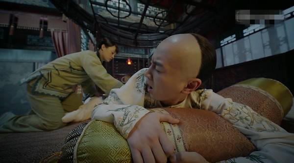 《那年花开月正圆》剧情:孙俪替陈晓屁股擦药 邓超摔手机“发怒”