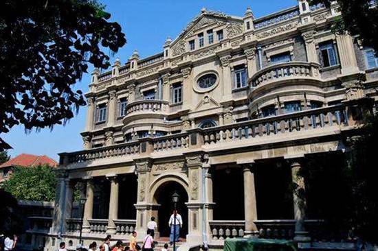 大学校园建筑被称青楼引热议 网友吐槽:计算机学院可简称“计院”