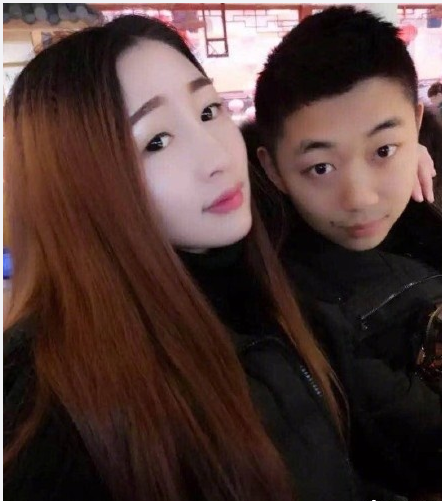 男友烧成毁容且残疾 女子追到医院求婚