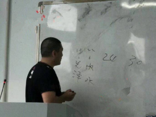 震惊！高校老师用周易算出旷课学生学号