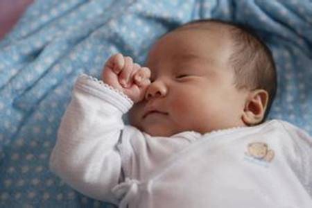 新生儿出现鼻塞是因为感冒吗?
