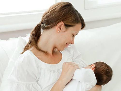 孕妈奶水不够喂养 新生儿宝宝可以吃她人的母乳吗