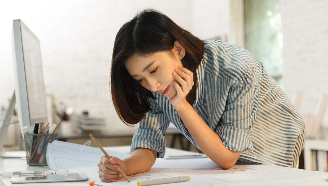 不要在你最好的年纪做个只会玩手机的胖子 奋斗吧姑娘