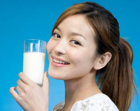女人喝豆漿好還是牛奶好呢?