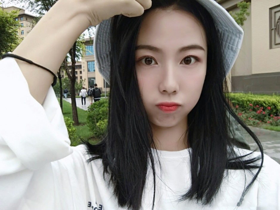 女人狂给男人喂奶 成人奶妈露出大奶喂乳（图）