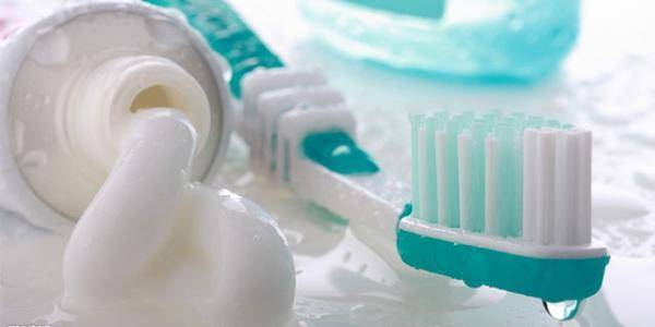 牙膏沾水科學嗎 來看看專家怎么說