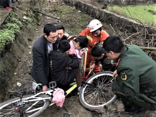 感动!获救小学生致谢消防员叔叔：要是很痛就使劲掐我的手