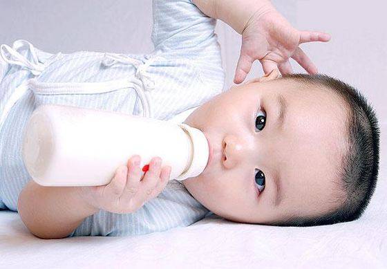 婴儿呛奶原因 妈妈们一定要记住哦!