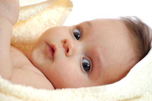 想让自己即将诞生的宝宝有一双迷人可爱的大眼睛吗？多吃这些食物吧！