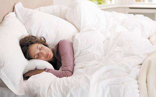 人在什么时间段睡觉是最健康的？睡多久最好？怎么促进我们的睡眠质量？