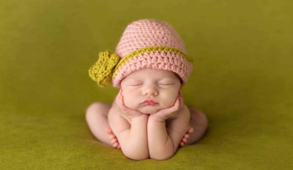 婴儿睡姿大揭秘：新生儿趴着睡的危害