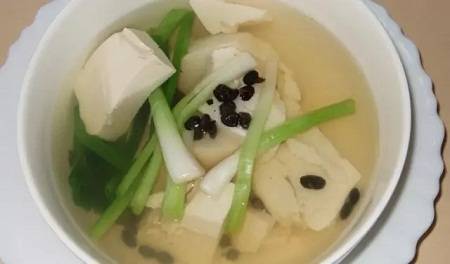 风寒食疗方：姜葱豆豉豆腐汤