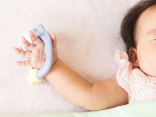 喝奶粉长大的小宝宝体质比较差智商发育比较缓慢