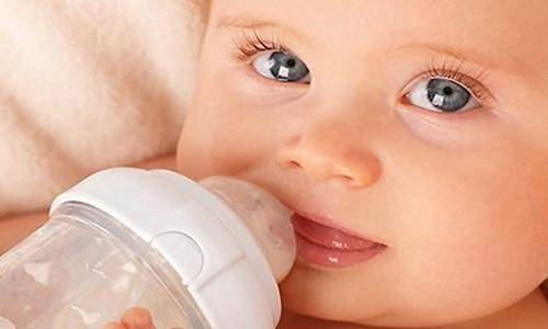 新生儿如何防止吐奶 原来是这些原因