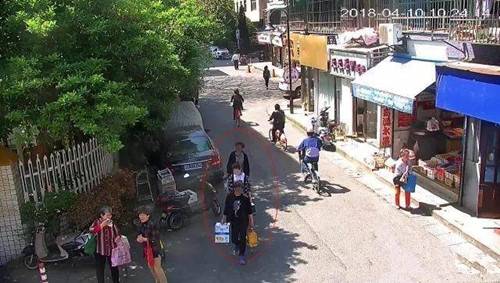 浙江杭州女子捡到手机后 疯狂买买买遭警方逮捕