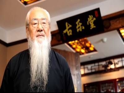 “女神医”靠摸治病累到愿意被拘留，民间真的有高手吗？