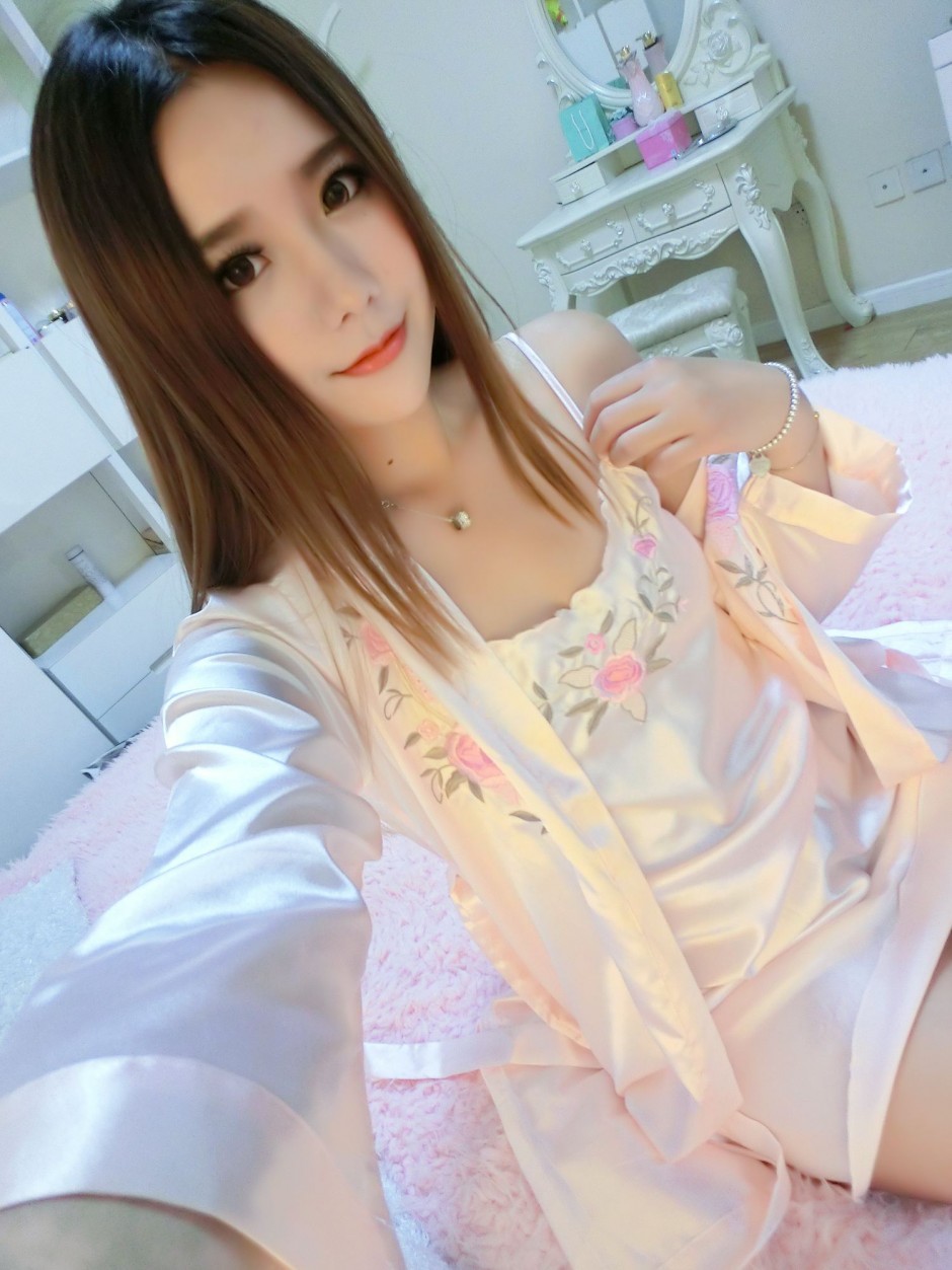 与邻居互发自拍生暧昧 不料被男子前妻敲诈勒索2万元