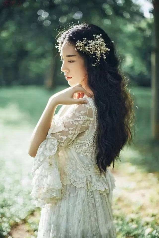 解开美女衣游戏 这是一款非常诱惑的游戏
