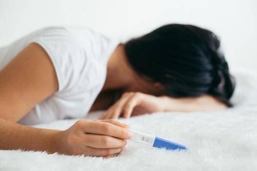 少年看色情网站后强奸女孩 屡屡作案终被警方抓获