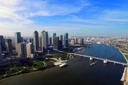 伦敦地铁高温引不满，官方回应在等12年，网友：来中国感受下?