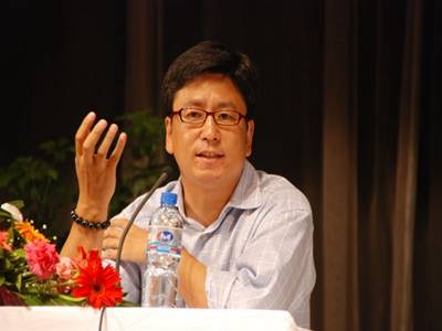 白岩松又呛国足，网友：也让我们去世界杯捡个垃圾吧。