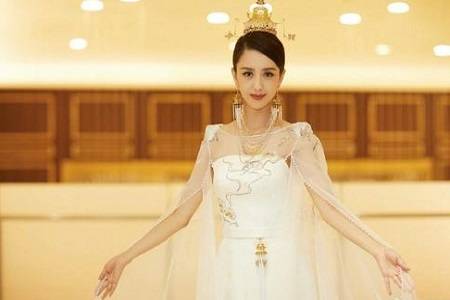 佟丽娅异域装扮：犹如画里走出来的美人，是天仙没错了
