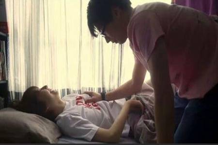 女孩被强拉进宾馆