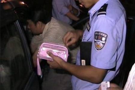 的哥遇醉酒女乘客 车内将其强奸后抛弃