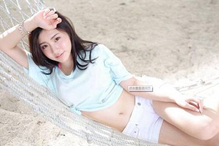 无人机直播女子裸居