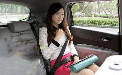 司机偷拍女乘客 警察摸寻线索直接抓人