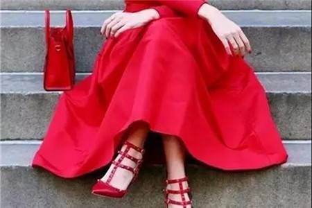艳丽的复古红色高跟鞋，穿出女生的自信美丽