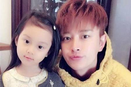 李小璐贾乃亮罕见“同框”,一起观看甜馨演出