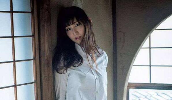 塩地美澄性感写真 大胆美背摄影写真很不雅