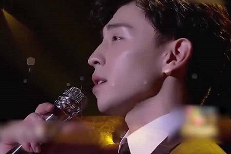 邓伦春晚节目变动，或将和成龙、陈伟霆合作歌曲演唱