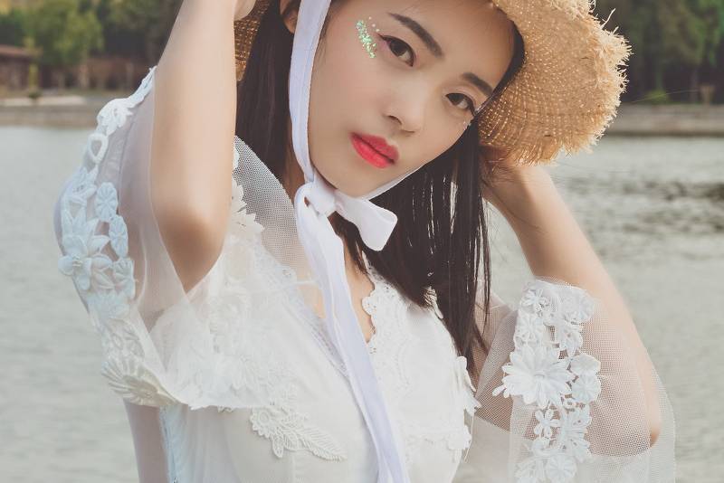 丈夫让妻子借精生子