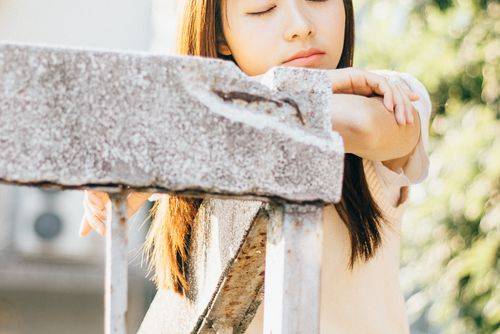 女子遭债主拍裸照威胁