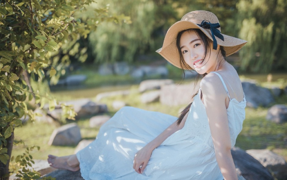 女星胸上熟鸡蛋 画面尺度大到令人咋