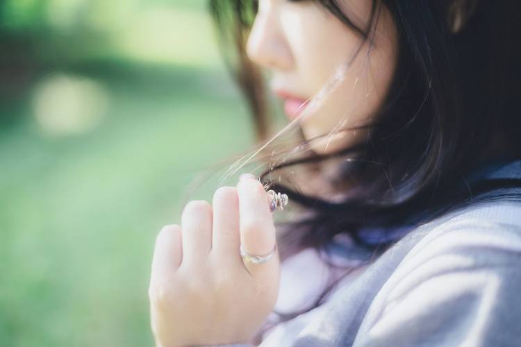 强迫少妇服务 婴儿被扔车外死亡