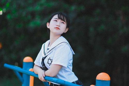 与邻居互发不雅照片
