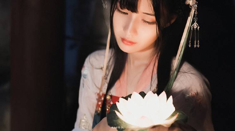 美女拍写真被强奸