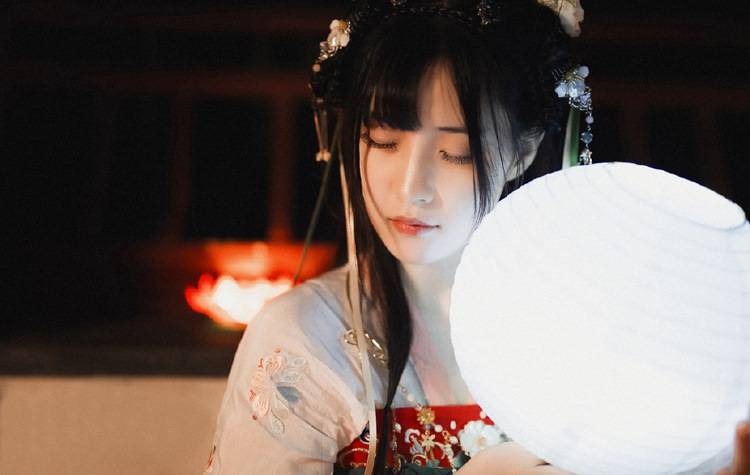 美女拍写真被强奸