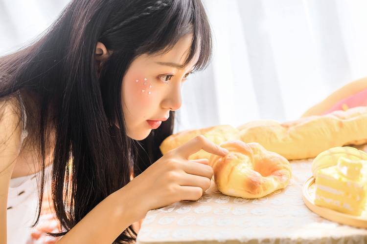 司机迷晕女客拍裸照