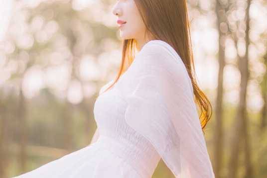 网络直播底线失守 女主播传递低俗视频遭热议
