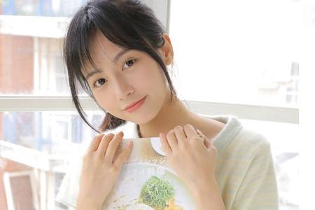 男子与前女友脱光亲热