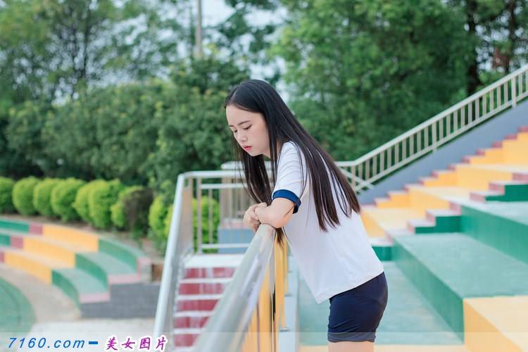 女子网吧裸体互相殴打