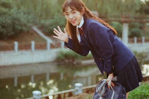 男星被女粉丝袭下体